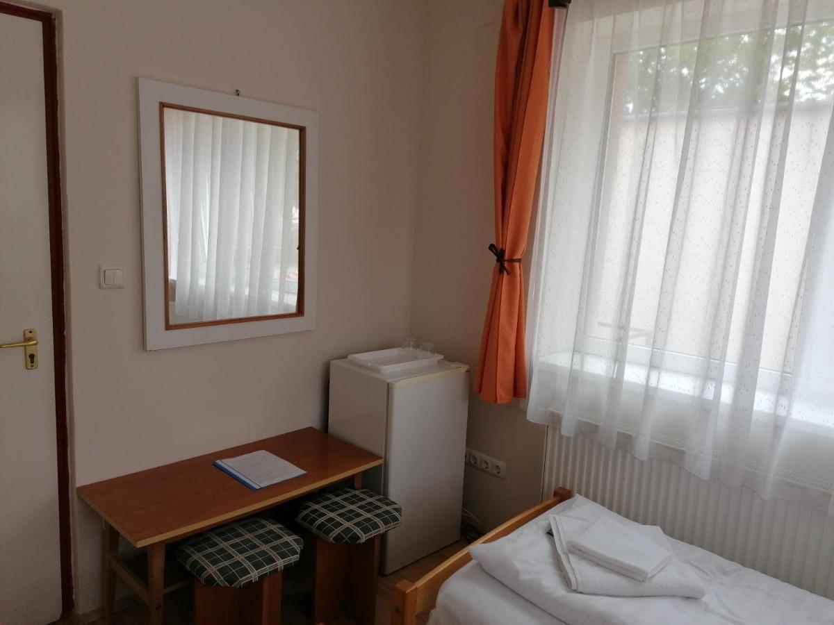 Hullam Panzio Bed and Breakfast Hajdúszoboszló Εξωτερικό φωτογραφία